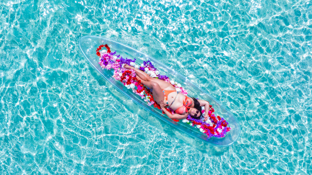 🌸🚣‍♀️ Float into Floral Fantasy – Only in Aruba! 🚣‍♂️🌸